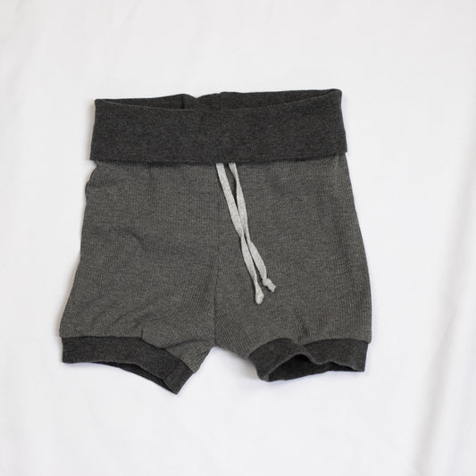 Tweedehands shorts Antraciet 86-98